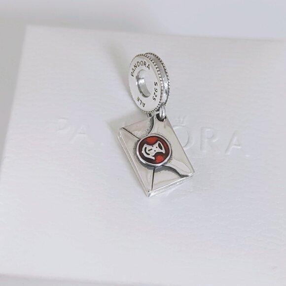 Pandora Harry Potter, Hogwarts Acceptance Letter Dangle Charm - Picture 5 of 6